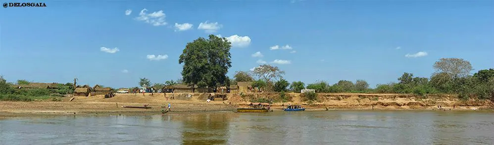 Aanleg plaats ferry Tsiribihina rivier