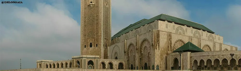 Hassan II Moskee in Casablanca. De vierkante minaret in 210m hoog