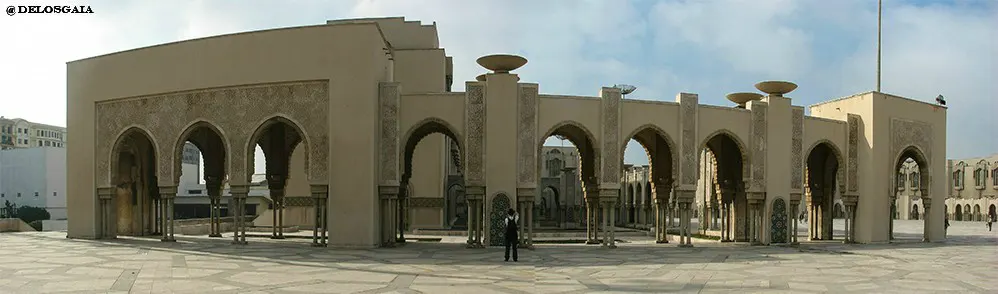 Gebouwen rondom de Hassan II Moskee in Casablanca