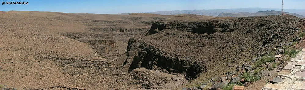 Kloof van een zijrivier van de Draa rivier in het Anti-Atlas gebergte