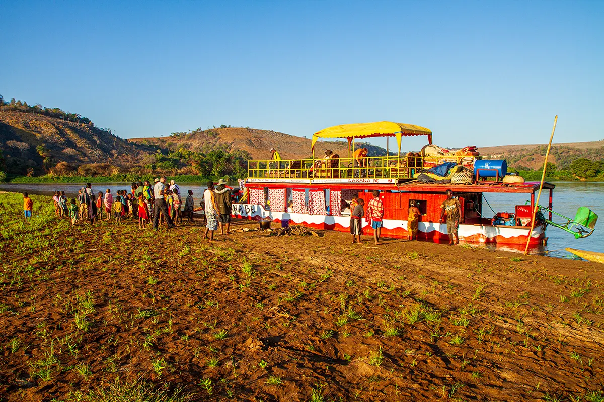 Eerste overnachting Tsiribihina Rivier