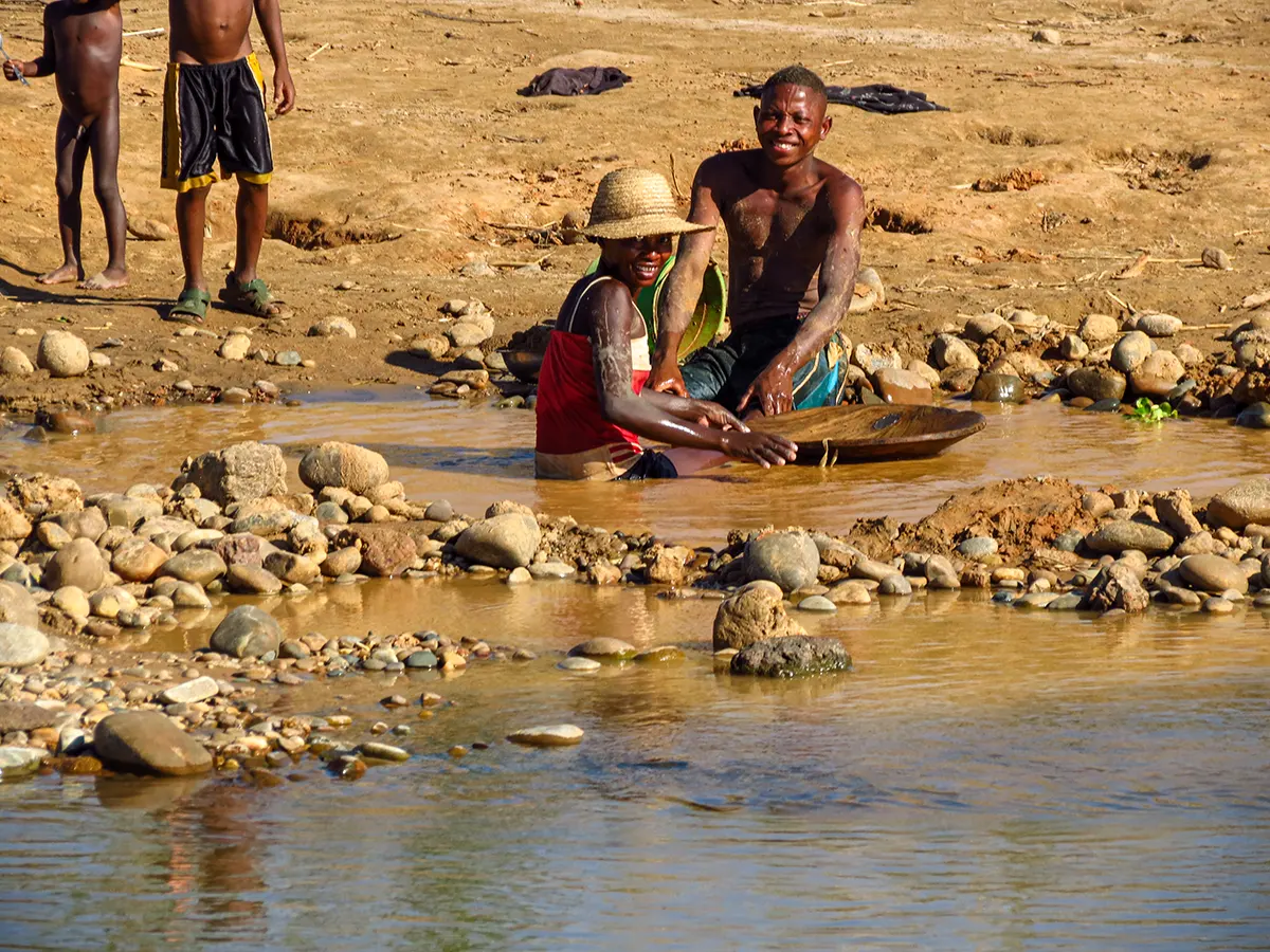 Goud wassen Tsiribihina Rivier