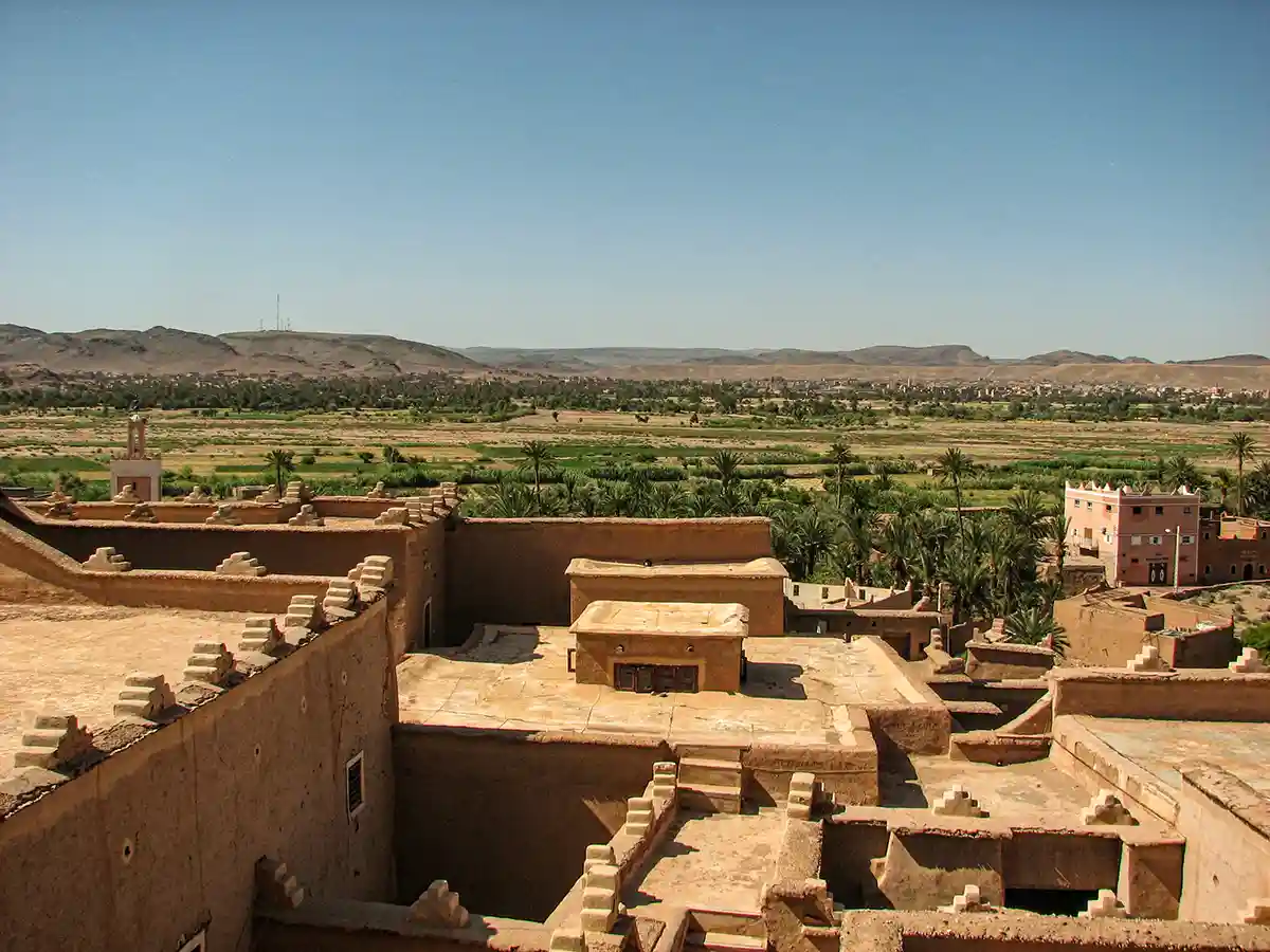 Zicht op de Draa vallei vanaf de muren van de Kasbah van Ouarzazate