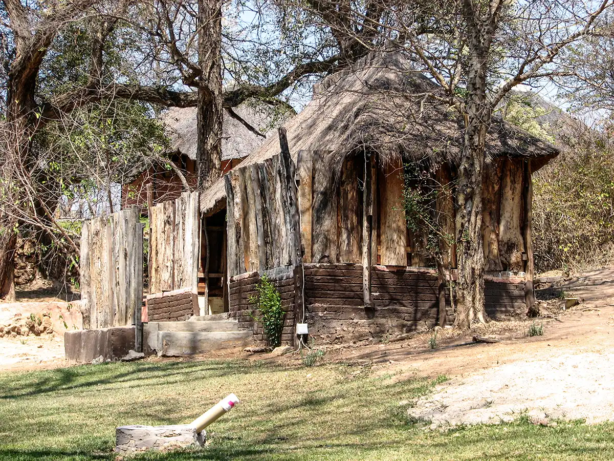 Douches op de camping in Bagani